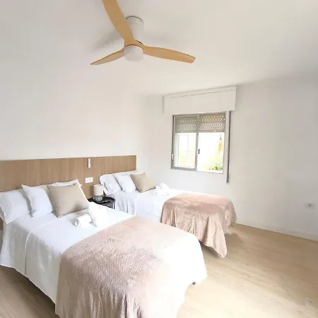 Casa Gaia Centrally Located With Spacious 雷东德拉